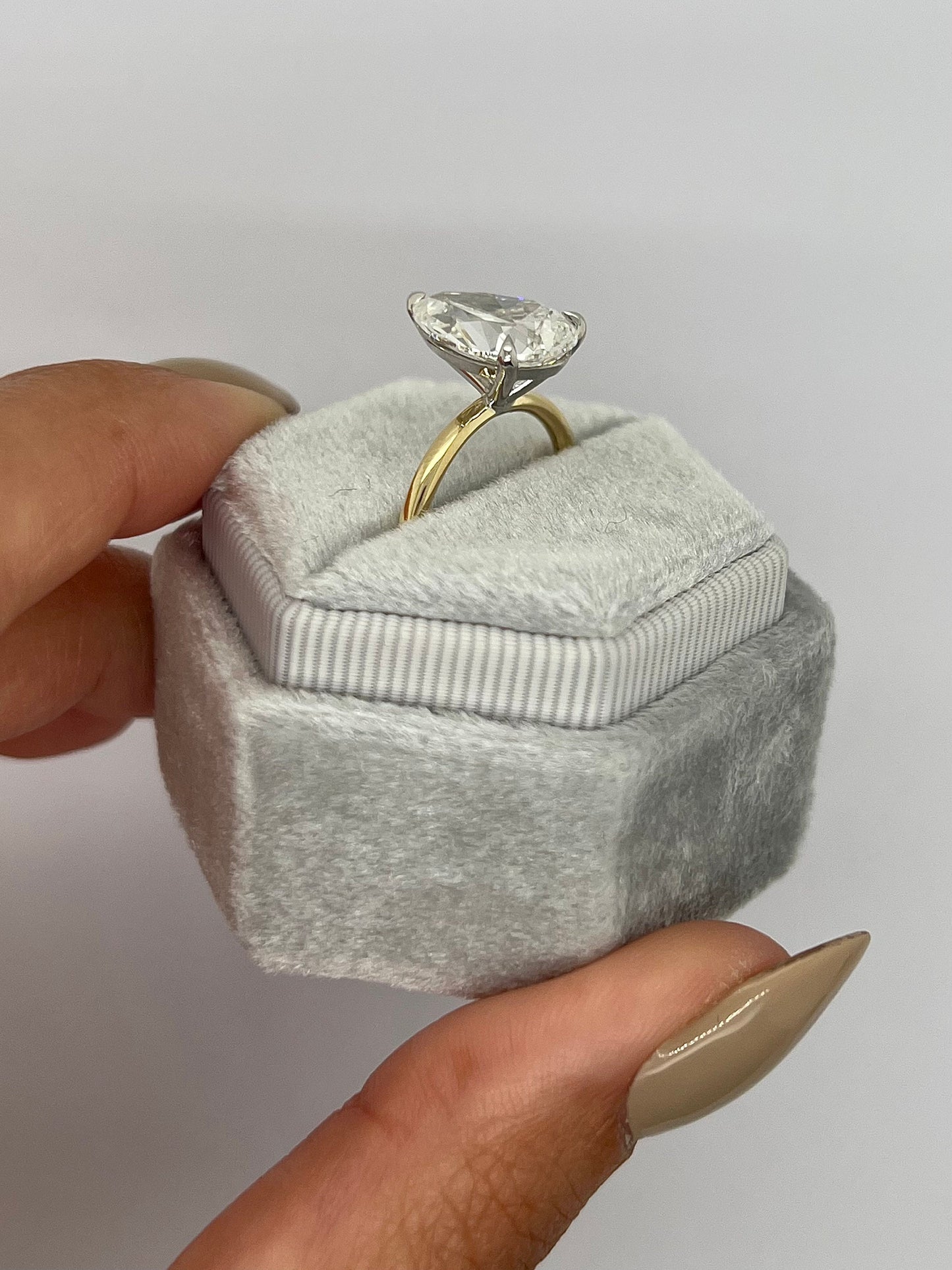 Pear Cut 4 carat IGI Certified Lab Grown Diamond F Color VS1 Clarity Solitaire Engagement Ring Handmade of Solid Gold
