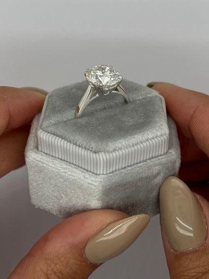 Round 5 Carat IGI Certified Lab Grown Diamond F Color VS1 Clarity Excellent Cut Round Brilliant in a Handmade Solitaire Gold Engagement Ring