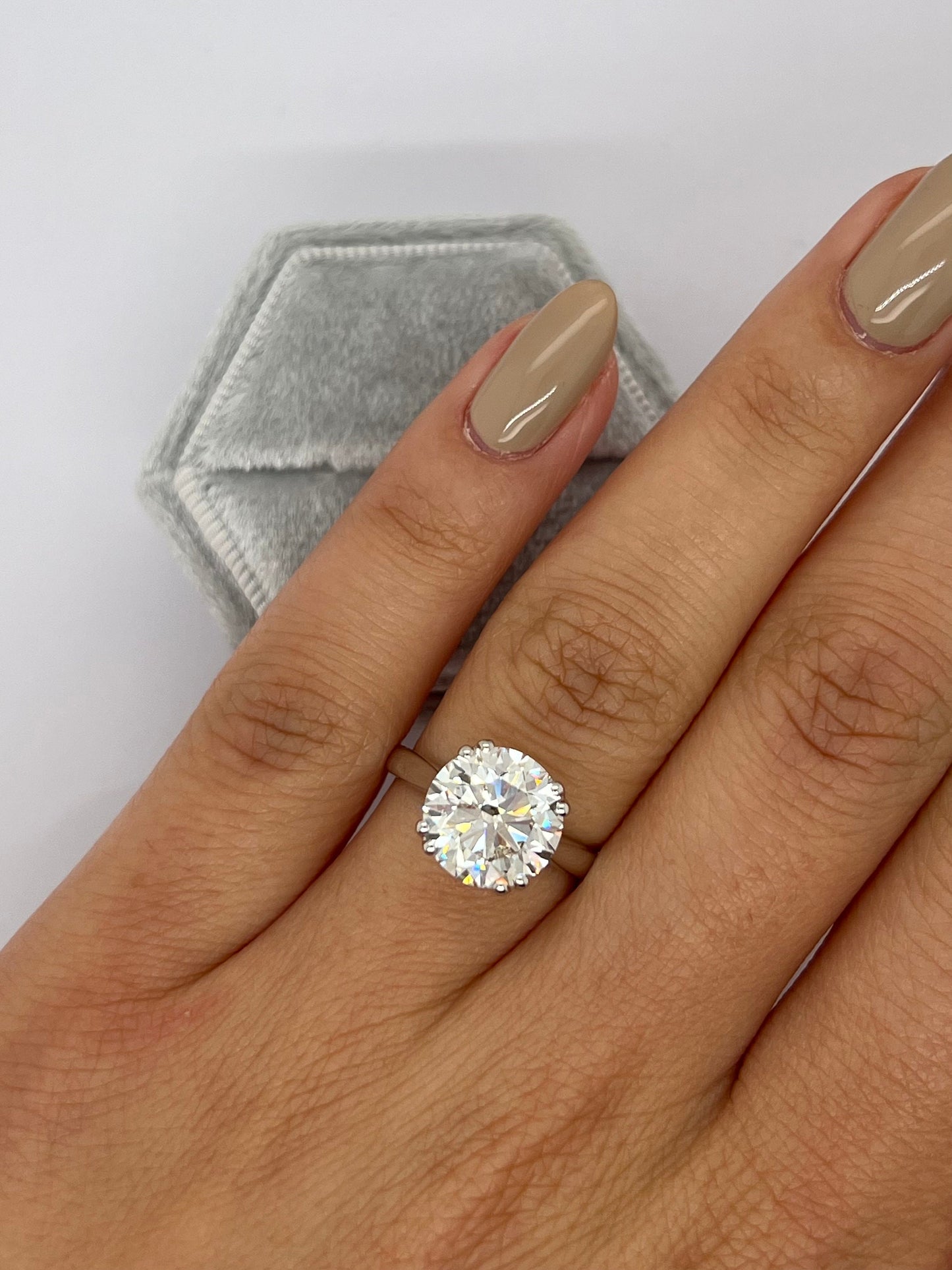 Round 5 Carat IGI Certified Lab Grown Diamond F Color VS1 Clarity Excellent Cut Round Brilliant in a Handmade Solitaire Gold Engagement Ring