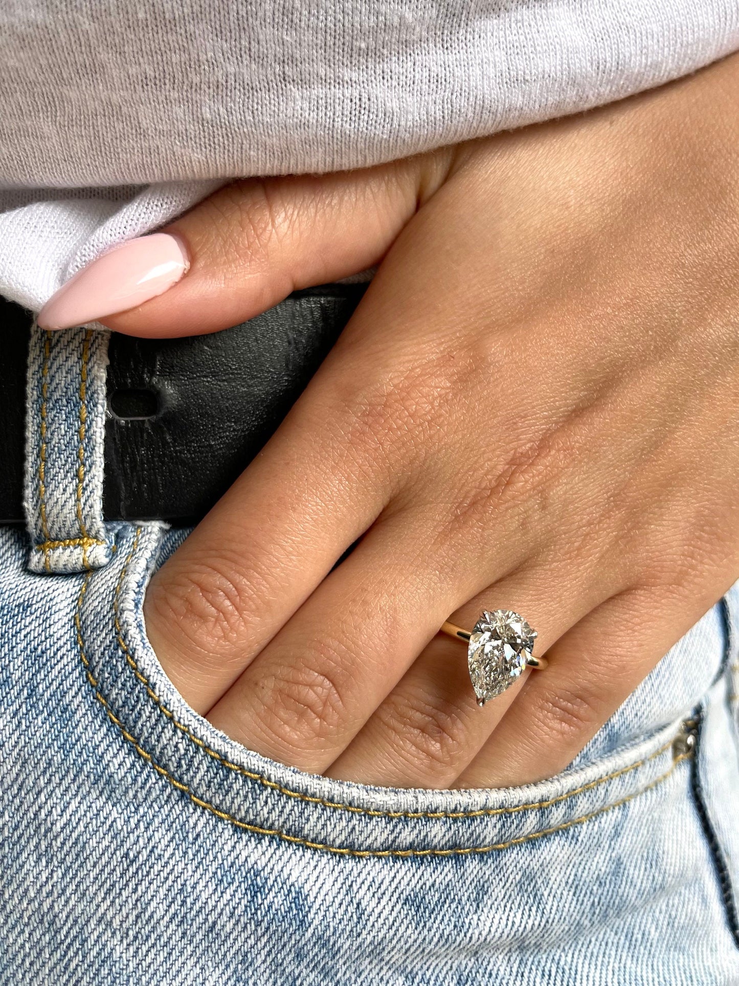 Pear Cut 4 carat IGI Certified Lab Grown Diamond F Color VS1 Clarity Solitaire Engagement Ring Handmade of Solid Gold