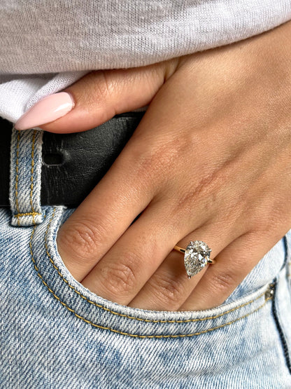 Pear Cut 4 carat IGI Certified Lab Grown Diamond F Color VS1 Clarity Solitaire Engagement Ring Handmade of Solid Gold