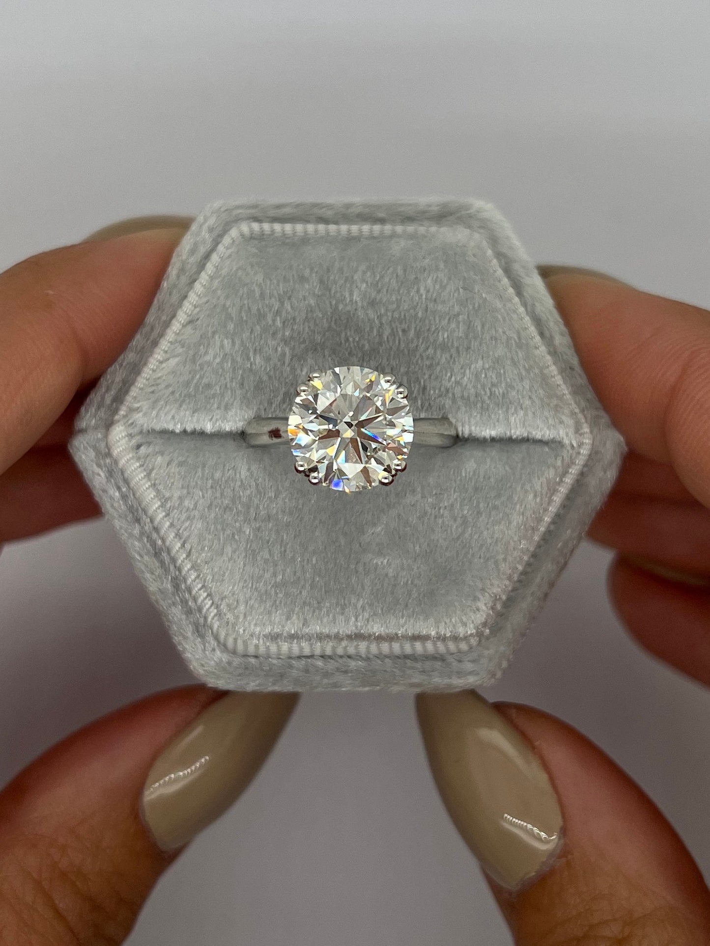 Round 5 Carat IGI Certified Lab Grown Diamond F Color VS1 Clarity Excellent Cut Round Brilliant in a Handmade Solitaire Gold Engagement Ring