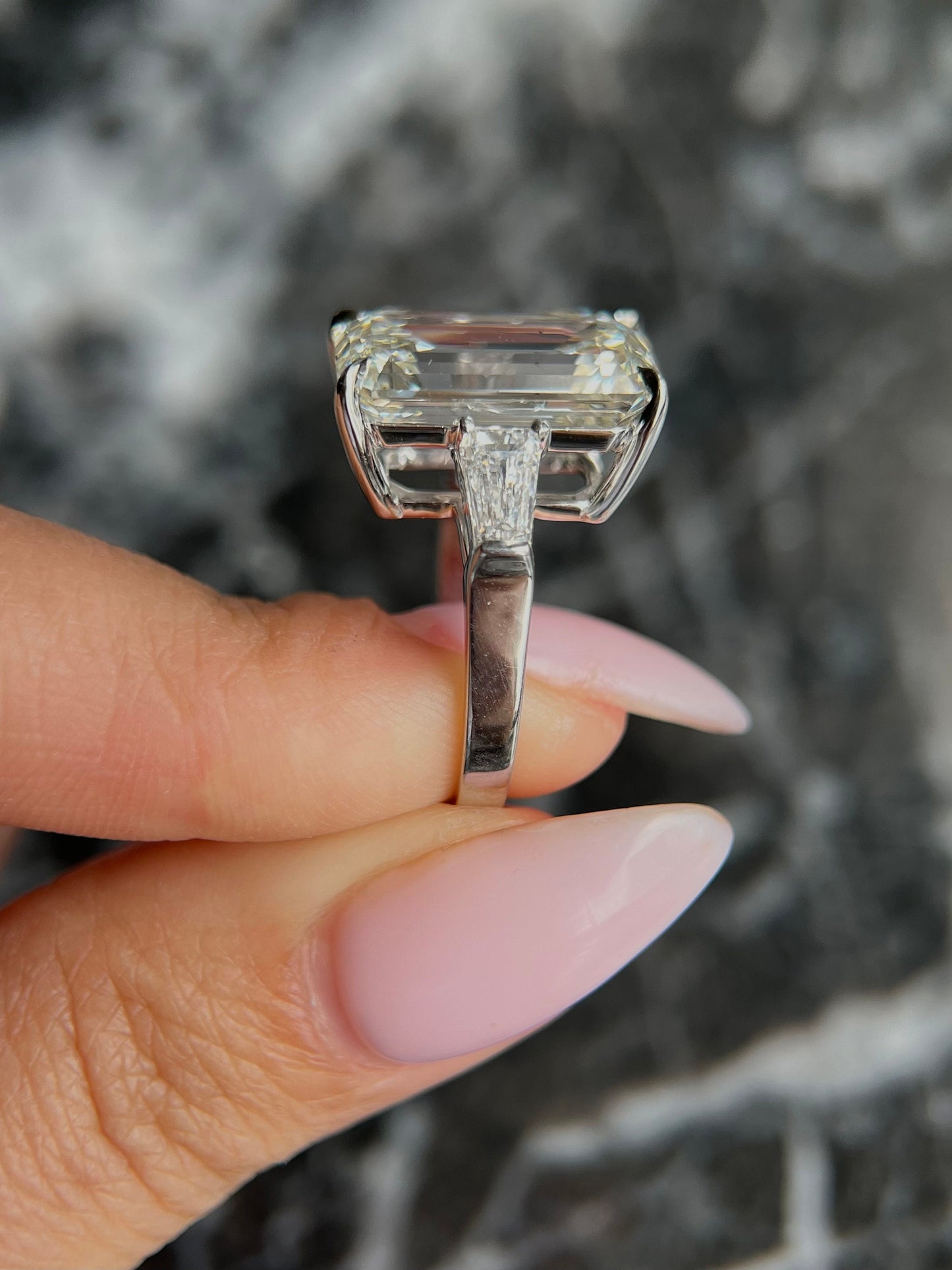 Emerald Cut 9 carat IGI Certified G Color VS1 Lab Diamond Three Stone Engagement Ring, Side Baguettes Handmade of Solid Gold