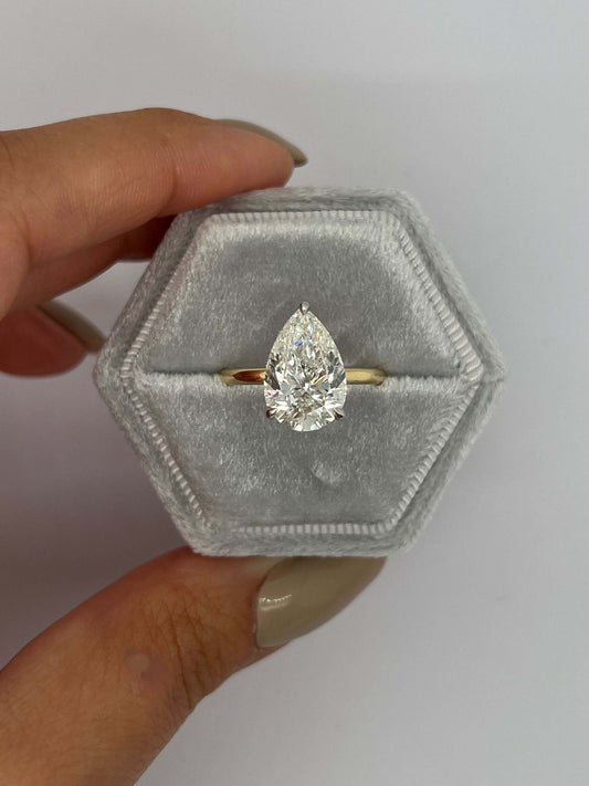 Pear Cut 4 carat IGI Certified Lab Grown Diamond F Color VS1 Clarity Solitaire Engagement Ring Handmade of Solid Gold